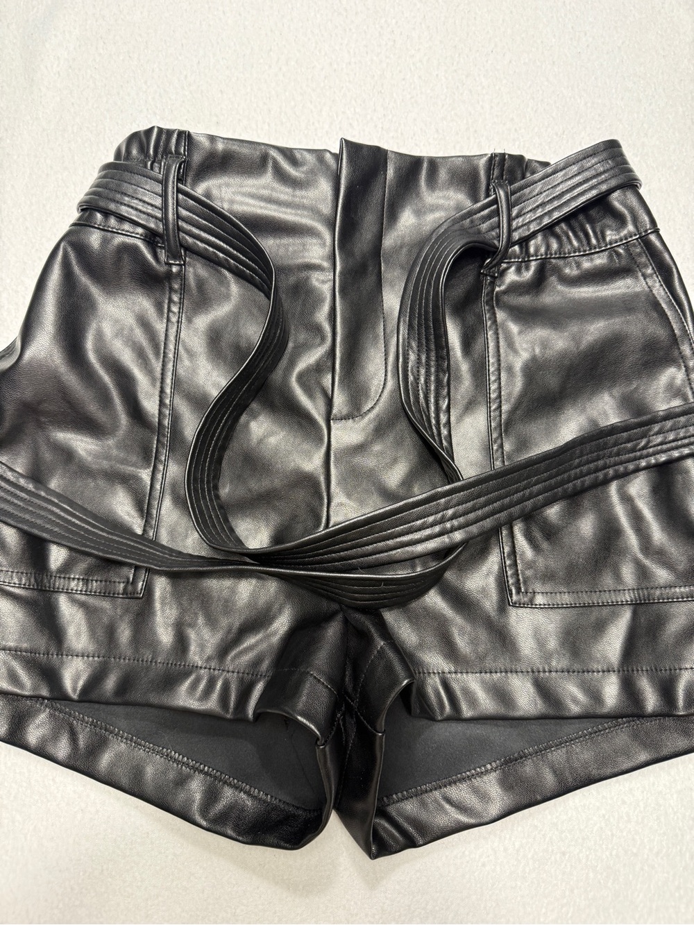 Windsor Black Hi- Rise Faux Leather Paperbag Shorts with Belt Sz. M #2394 - Picture 4 of 8